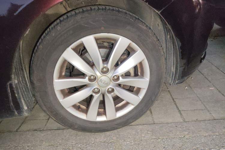 Used Kia K3 2013 1.6L Automatic GLS Right Front Wheel Hub