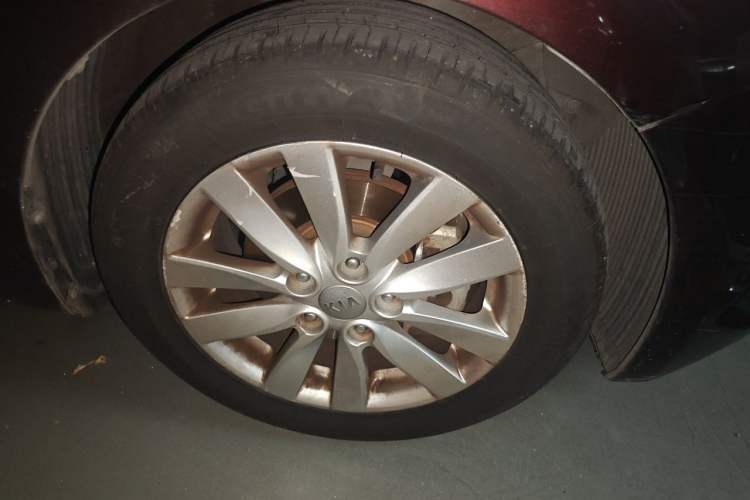 Used Kia K3 2013 1.6L Automatic GLS Right Front Wheel Hub