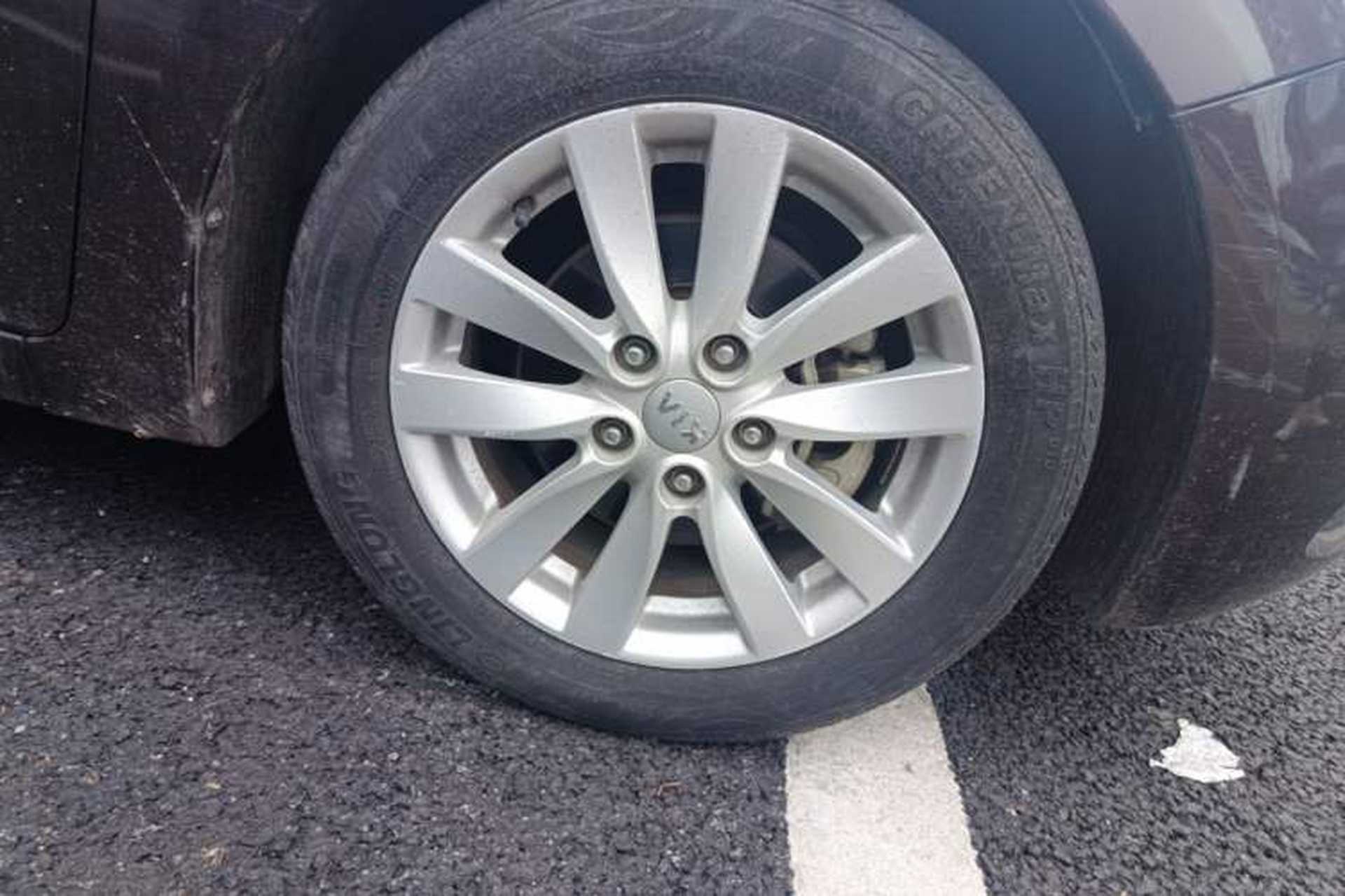 Used Kia K3 2013 1.6L Automatic GL Right Front Wheel Hub