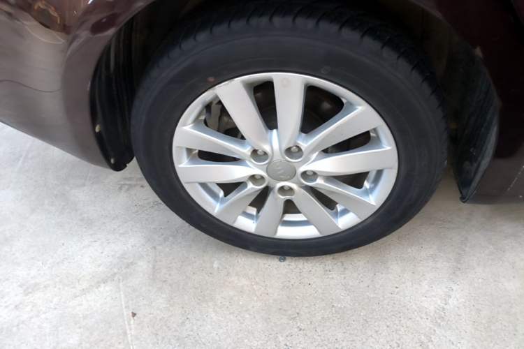 Used Kia K3 2013 1.6L Automatic GLS Right Rear Wheel Hub