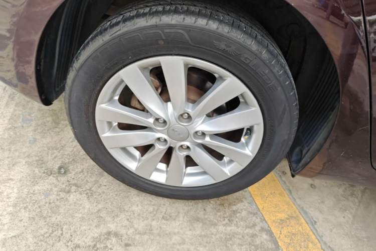 Used Kia K3 2013 1.6L Automatic GLS Right Rear Wheel Hub