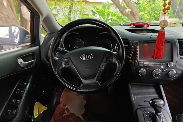 Used Kia K3 2013 1.6L Automatic GLS Steering Wheel