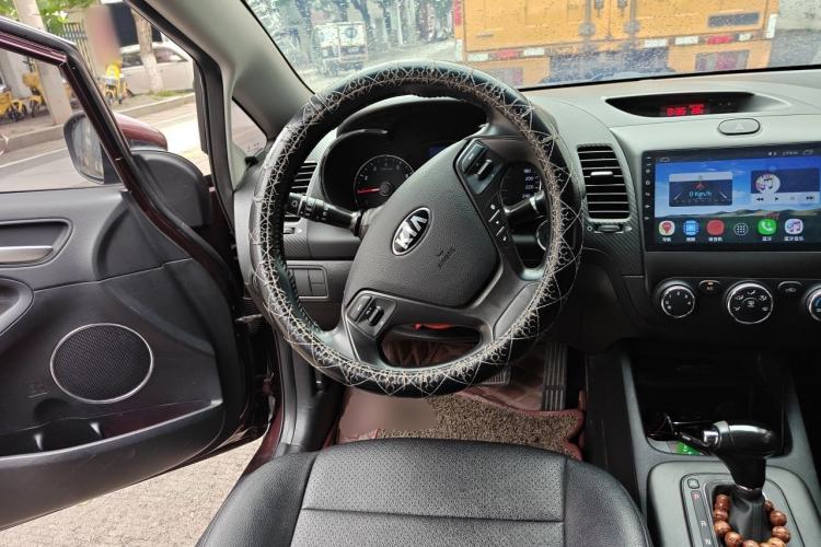 Used Kia K3 2013 1.6L Automatic GLS Steering Wheel