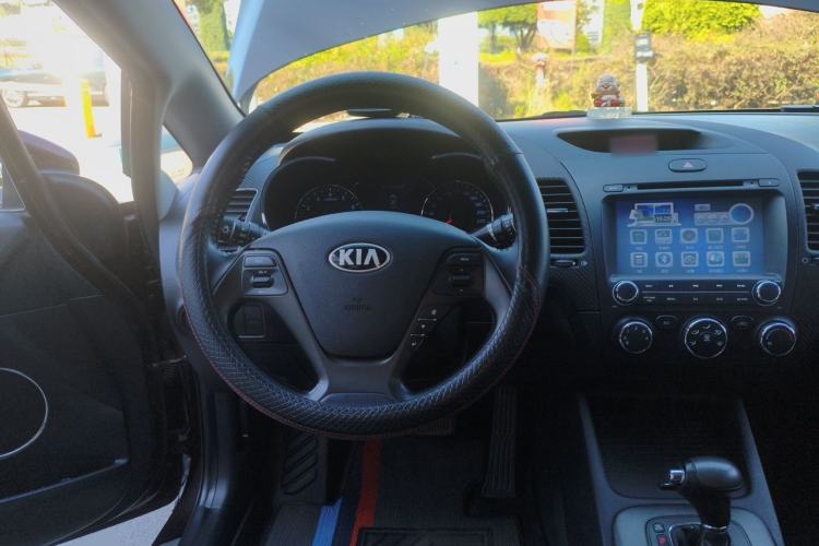 Used Kia K3 2013 1.6L Automatic GLS Steering Wheel
