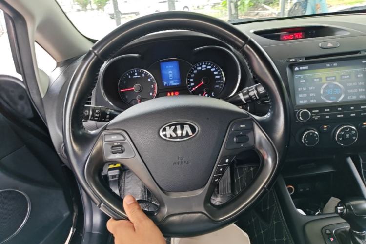 Used Kia K3 2013 1.6L Automatic GLS Steering Wheel