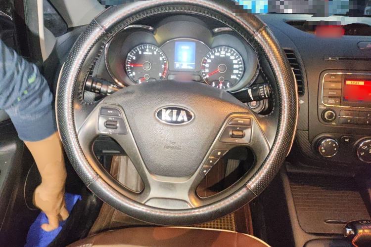 Used Kia K3 2013 1.6L Automatic GLS Steering Wheel