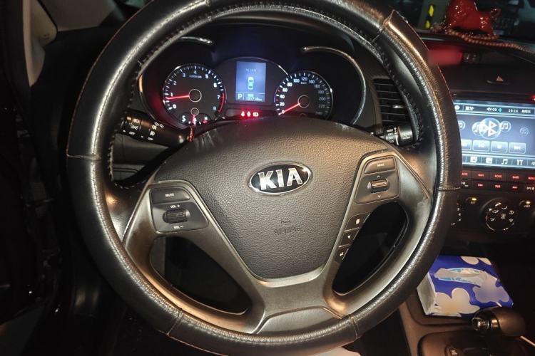 Used Kia K3 2013 1.6L Automatic GLS Steering Wheel