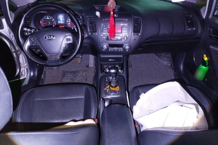 Used Kia K3 2013 1.6L Automatic DLX Center Console