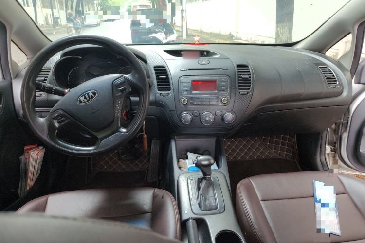 Used Kia K3 2013 1.6L Automatic GL Center Console