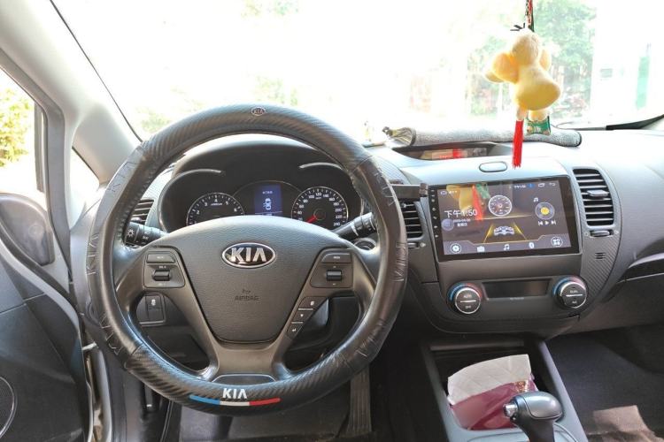 Used Kia K3 2013 1.6L Automatic DLX Center Console