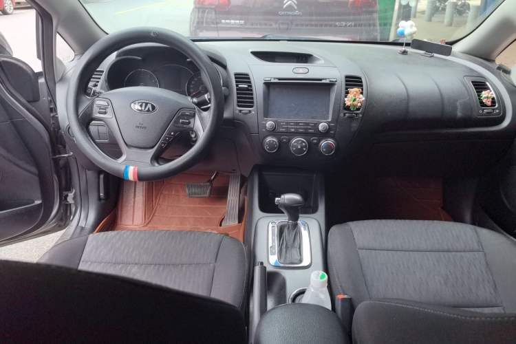 Used Kia K3 2013 1.6L Automatic GL Center Console
