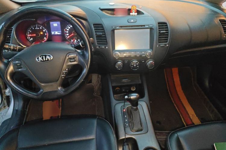 Used Kia K3 2013 1.6L Automatic GLS Center Console