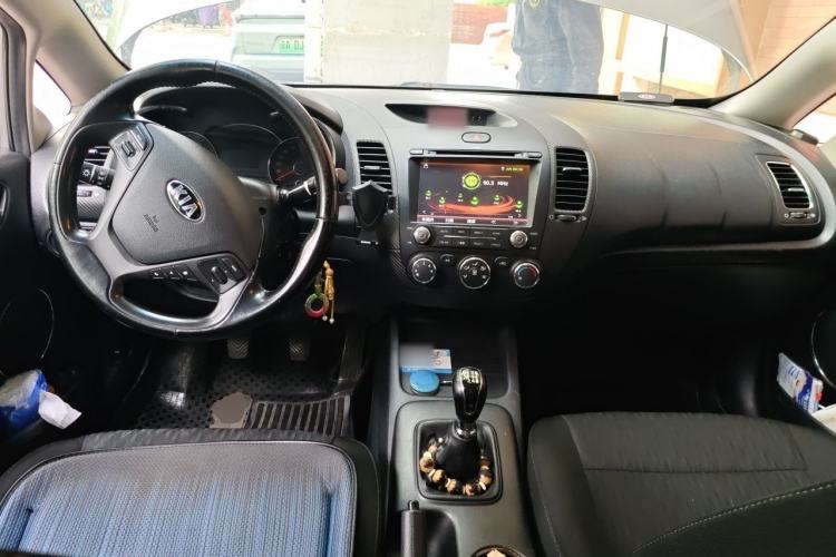 Used Kia K3 2013 1.6L Manual GLS Center Console