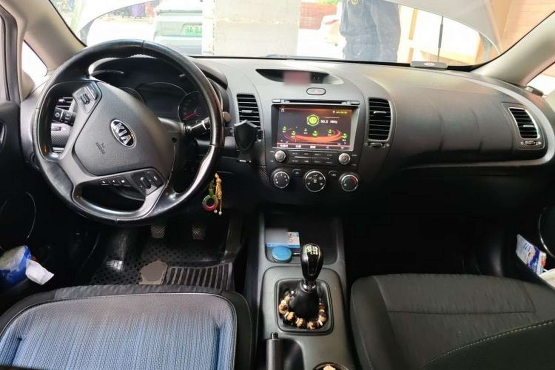 Used Kia K3 2013 1.6L Manual GLS Center Console