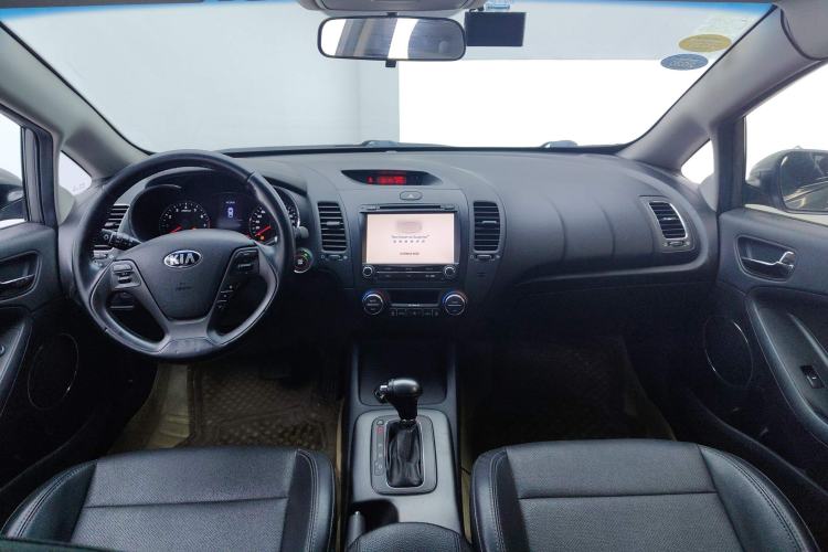 Used Kia K3 2013 1.6L Automatic DLX Center Console