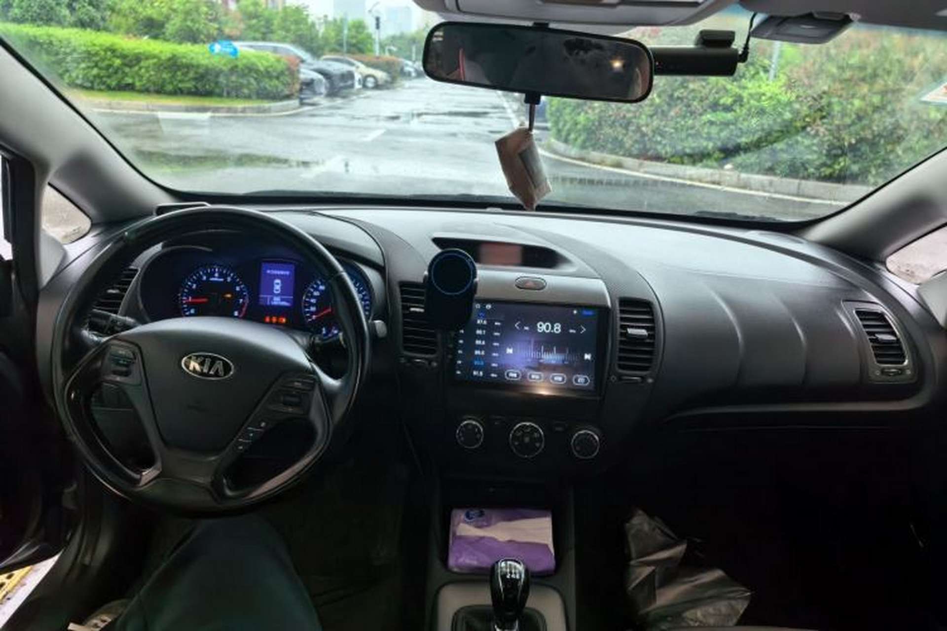 Used Kia K3 2013 1.6L Manual GLS Center Console