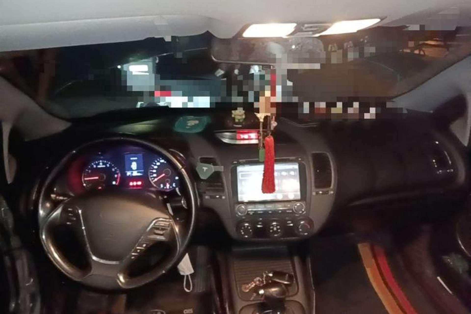 Used Kia K3 2013 1.6L Automatic GLS Center Console