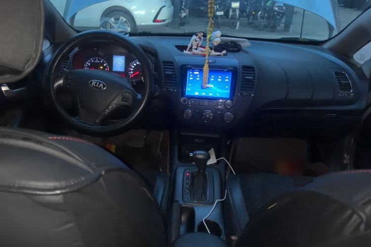 Used Kia K3 2013 1.6L Automatic GLS Center Console