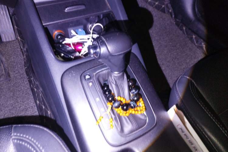 Used Kia K3 2013 1.6L Automatic DLX Gear Lever