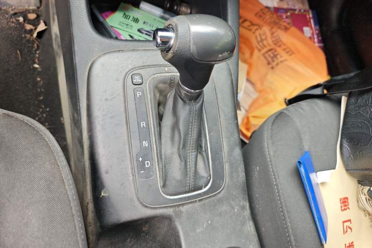 Used Kia K3 2013 1.6L Automatic GL Gear Lever