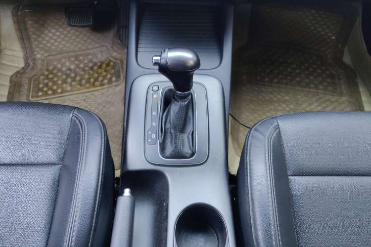Used Kia K3 2013 1.6L Automatic DLX Gear Lever