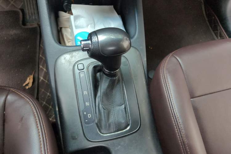 Used Kia K3 2013 1.6L Automatic GL Gear Lever