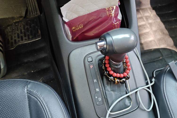 Used Kia K3 2013 1.6L Automatic DLX Gear Lever