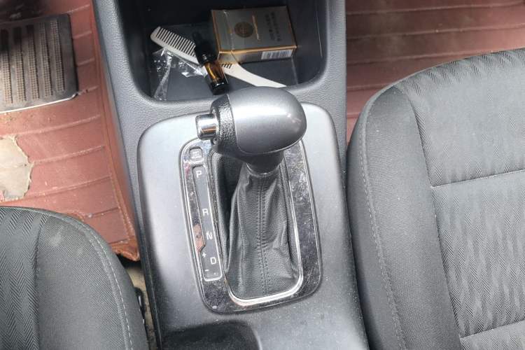 Used Kia K3 2013 1.6L Automatic GL Gear Lever