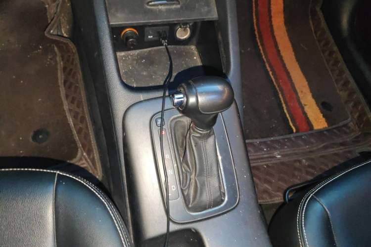 Used Kia K3 2013 1.6L Automatic GLS Gear Lever