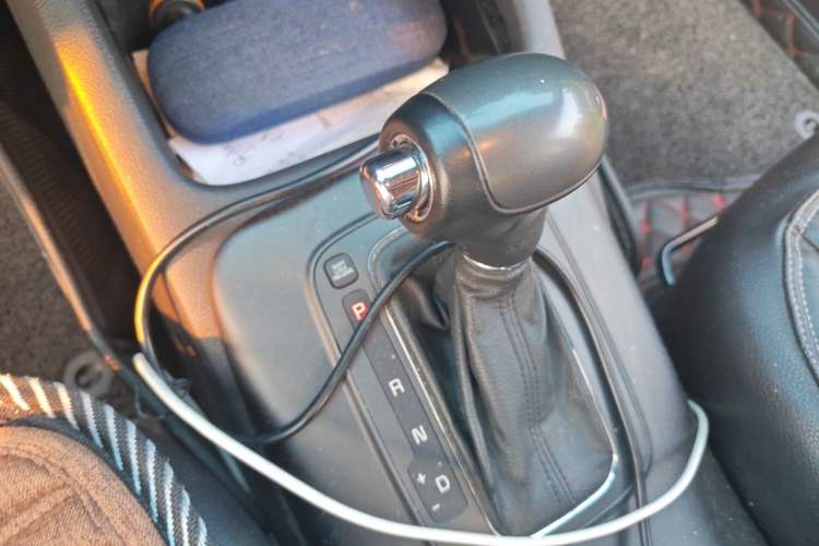 Used Kia K3 2013 1.6L Automatic GLS Gear Lever