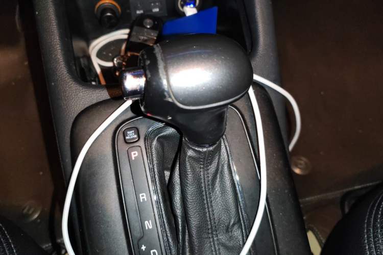 Used Kia K3 2013 1.6L Automatic GLS Gear Lever