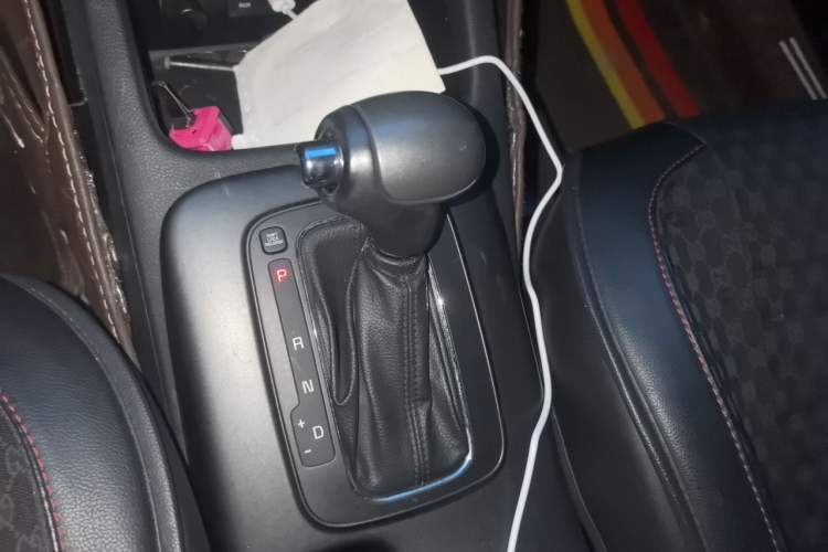 Used Kia K3 2013 1.6L Automatic GLS Gear Lever