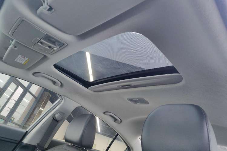 Used Kia K3 2013 1.6L Automatic DLX Headliner