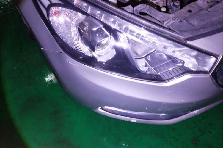 Used Kia K3 2013 1.6L Automatic DLX Right Front Headlight