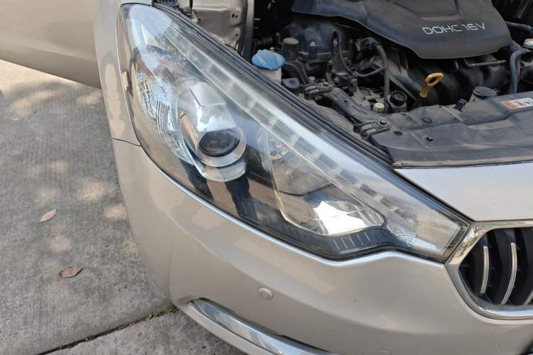 Used Kia K3 2013 1.6L Automatic DLX Right Front Headlight