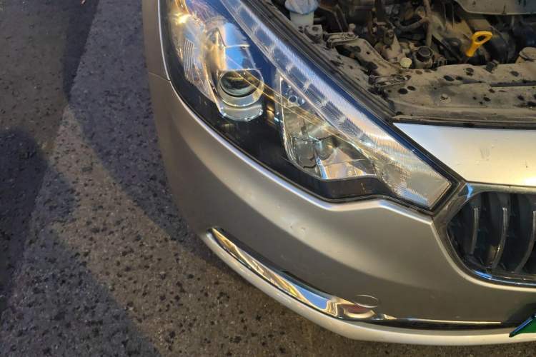 Used Kia K3 2013 1.6L Automatic GLS Right Front Headlight