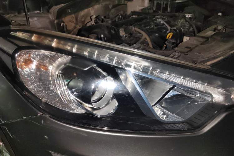 Used Kia K3 2013 1.6L Automatic GLS Right Front Headlight