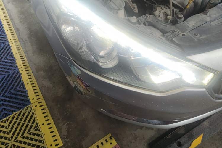 Used Kia K3 2013 1.6L Automatic DLX Right Front Headlight