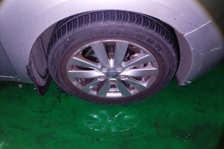 Used Kia K3 2013 1.6L Automatic DLX Right Front Wheel Hub