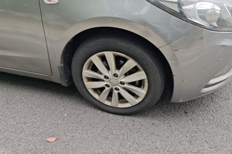 Used Kia K3 2013 1.6L Automatic GL Right Front Wheel Hub