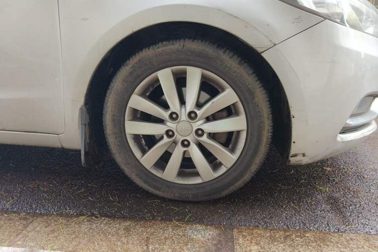Used Kia K3 2013 1.6L Automatic GL Right Front Wheel Hub