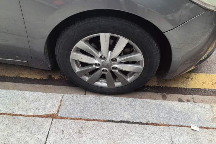 Used Kia K3 2013 1.6L Automatic GL Right Front Wheel Hub