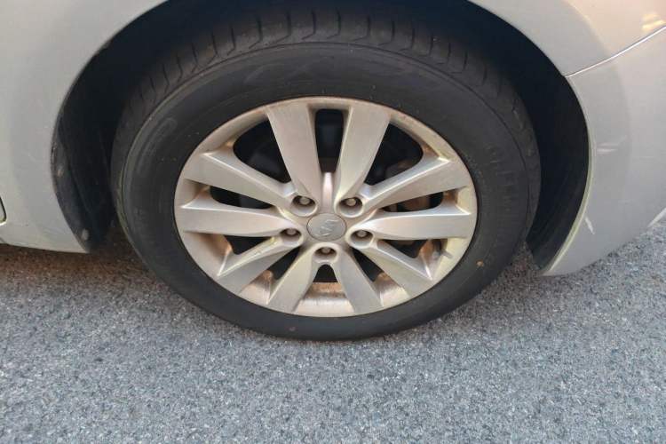 Used Kia K3 2013 1.6L Automatic GLS Right Front Wheel Hub