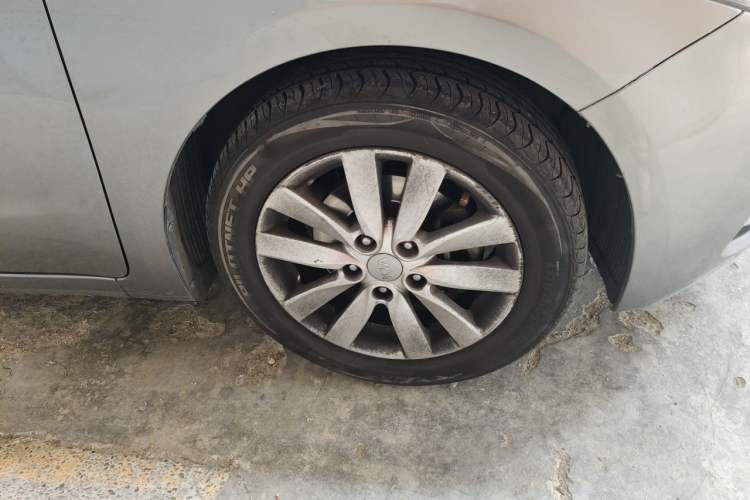 Used Kia K3 2013 1.6L Manual GLS Right Front Wheel Hub