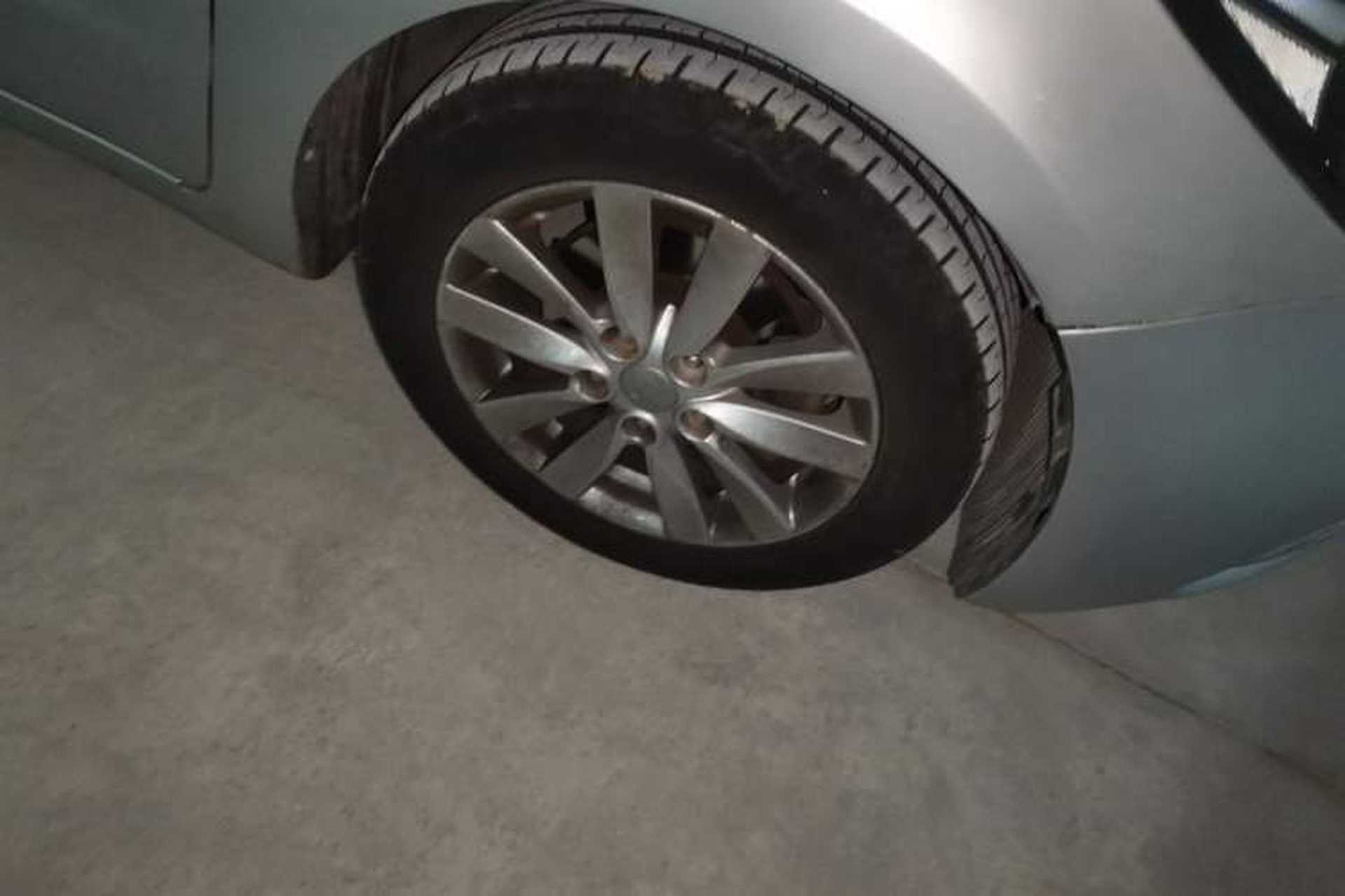 Used Kia K3 2013 1.6L Manual GLS Right Front Wheel Hub