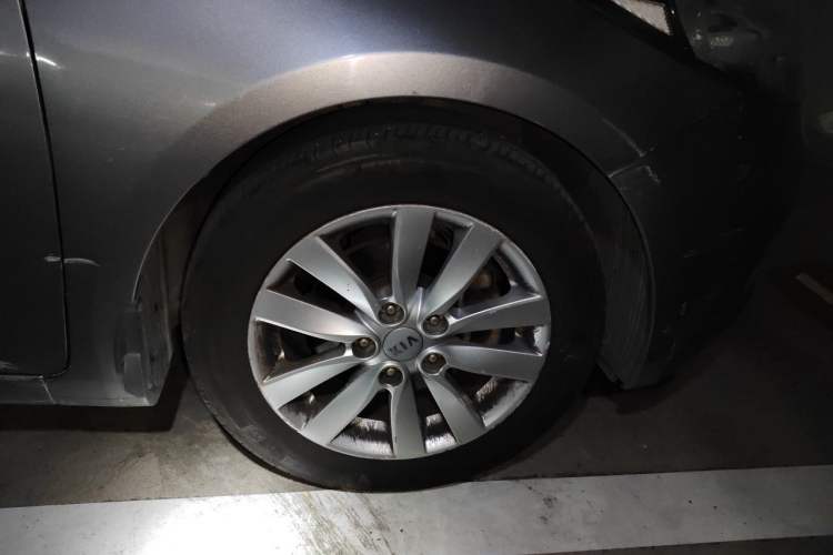 Used Kia K3 2013 1.6L Automatic GLS Right Front Wheel Hub