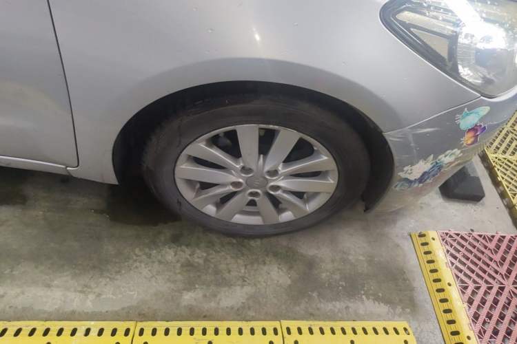 Used Kia K3 2013 1.6L Automatic DLX Right Front Wheel Hub