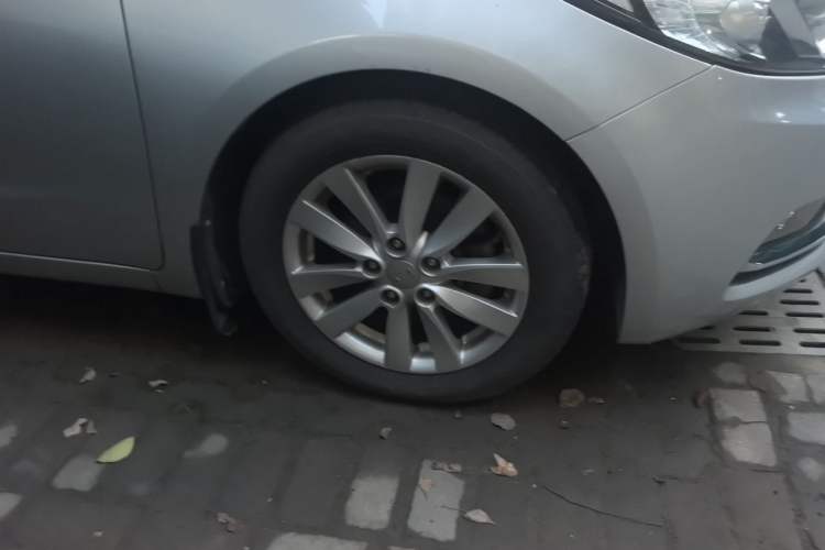 Used Kia K3 2013 1.6L Automatic GLS Right Front Wheel Hub