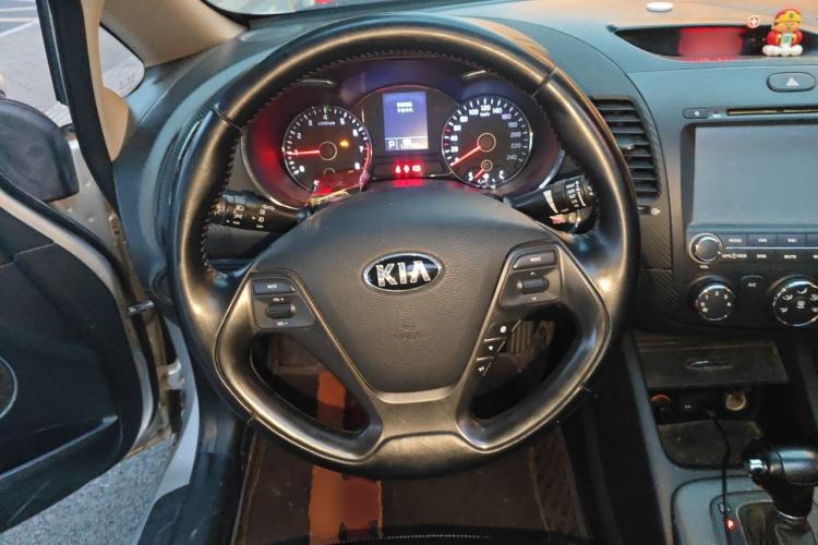 Used Kia K3 2013 1.6L Automatic GLS Steering Wheel