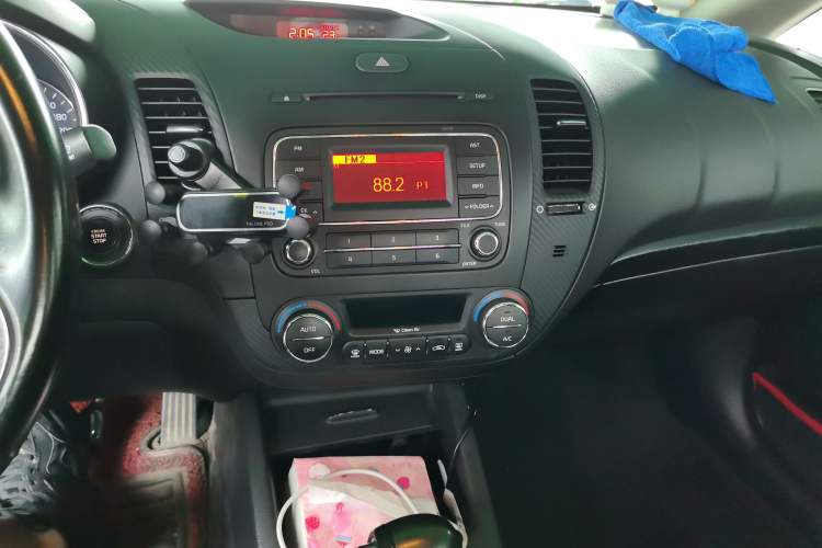 Used Kia K3 2013 1.6L Automatic DLX Audio And AC Panel